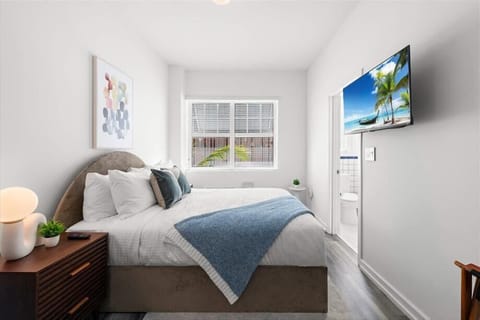 Miami Miami Beach Junior Queen Studio Bedroom