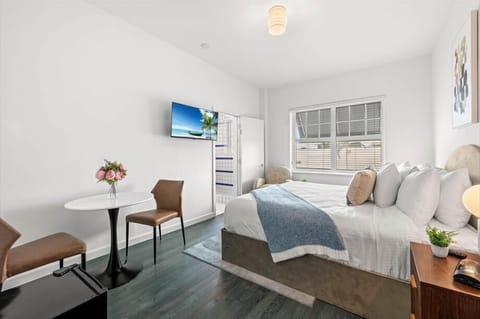 Miami Miami Beach Junior King Studio Bedroom