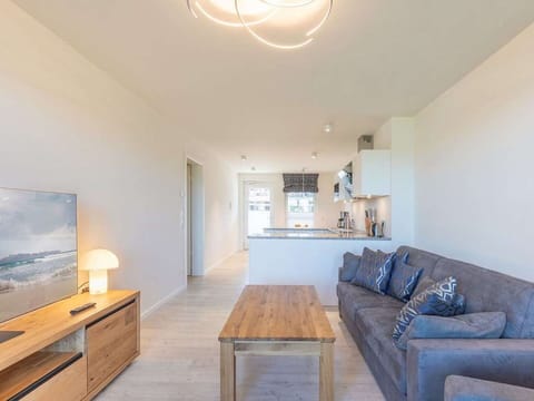 Sky, Shade, Land Lot, Cottage, Siding, Facade, Residential Area, Landscape, Roof, Grass