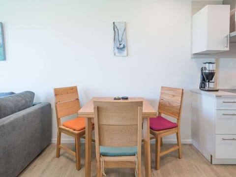 Sky, Shade, Land Lot, Cottage, Siding, Facade, Residential Area, Landscape, Roof, Grass