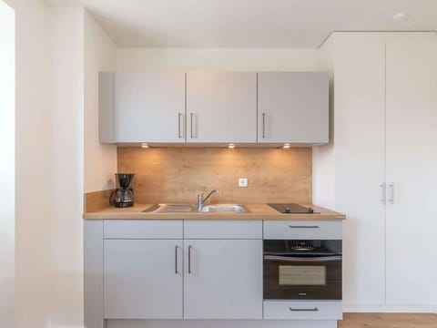 Sky, Shade, Land Lot, Cottage, Siding, Facade, Residential Area, Landscape, Roof, Grass