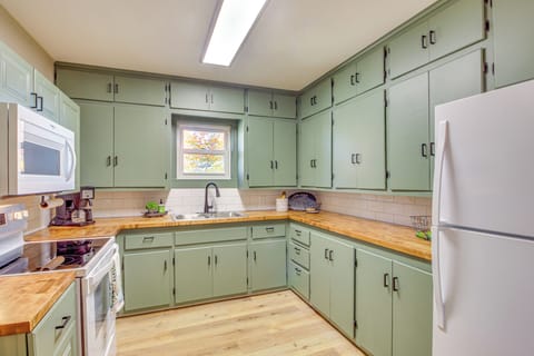 Kitchen | Drip Coffee Maker | Crockpot | Cooking Basics