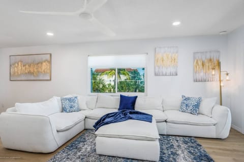 Amazing Views of the Beach and Gulf directly from the couch!