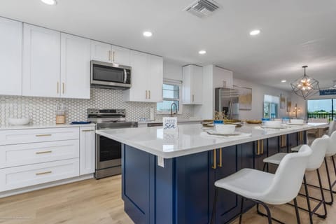Kitchen Island seats 5 people comfortably