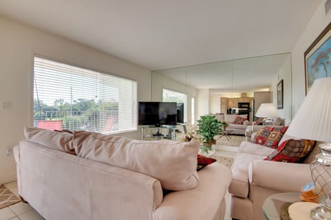 Vero Beach Vacation Rental | 2BR | 2BA | 800 Sq Ft | Stairs Required