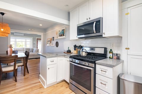 Modern, fully equipped kitchen.