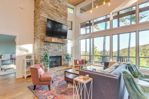 Blue Ridge Vacation Rental | 4BR | 2.5BA | 2,596 Sq Ft | Stairs Required
