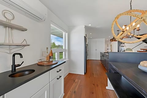 Whether you're a gourmet chef or just enjoying a casual meal, this kitchen has you covered!