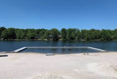 Enjoy direct access to the lake, perfect for swimming, kayaking and more!