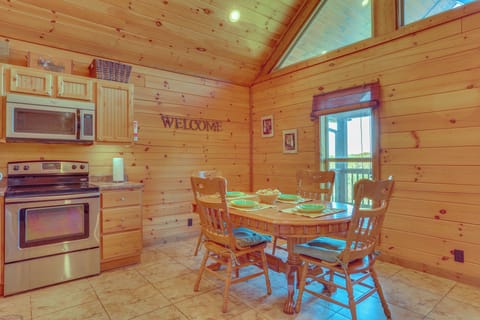 Dining Area | 1st Floor | Dishware/Flatware | Trash Bags/Paper Towels