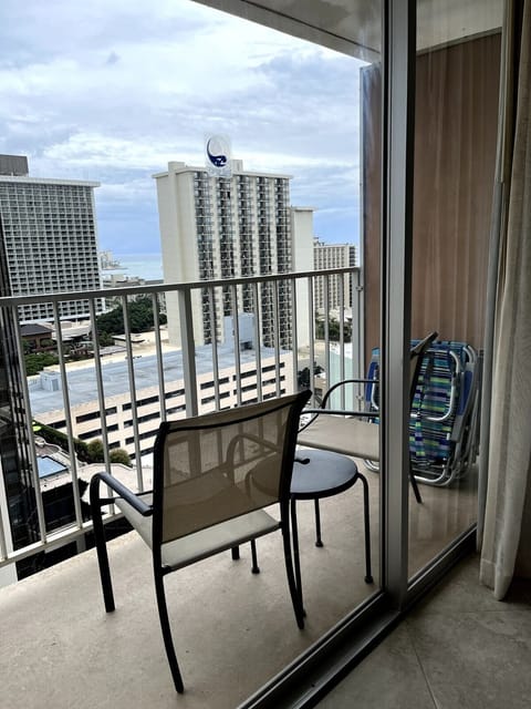 Lanai view - ocean and Royal Hawaiian to the right.
