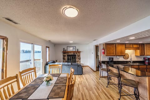 Additional counter seating