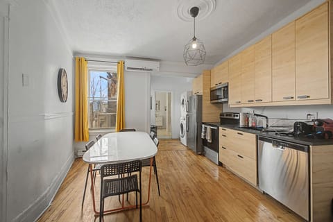 Spacious dining area ideal for enjoying meals or gathering with friends and family.