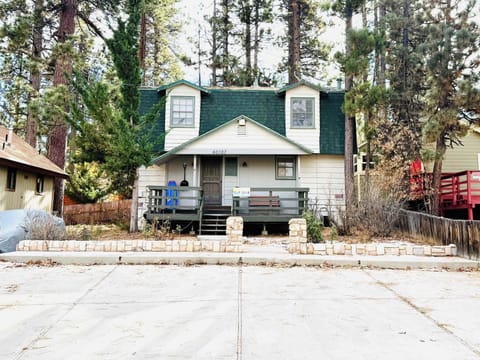 Front of house, porch and parking for 2 vehicles.