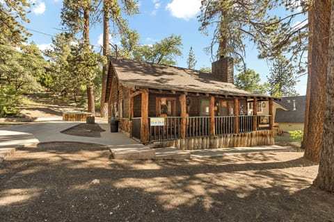 Welcome to Whispering Pines. Walking distance to Bear Mountain Ski Resort!