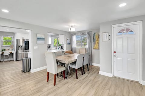 Main House - Gather for meals & visiting together at the dining table, with seating for 6