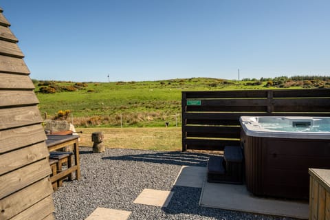 Hot Tub / whirlpool bath (Outdoor)