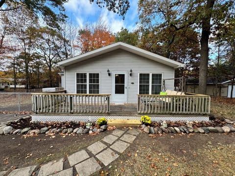 Front of cottage 