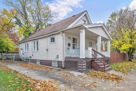Simple and clean—our space is designed with a minimalist approach, offering a calm, uncluttered environment where you can truly relax and feel at home. It’s all about comfort, style, and easy living.