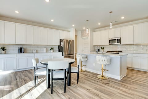 Dining Area | 1st Floor | Dishware/Flatware | Breakfast Bar
