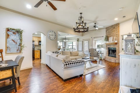 Living Room | Free WiFi | Smart TV