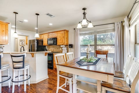 Dining Area | Dishware & Flatware Provided | Central A/C & Heat