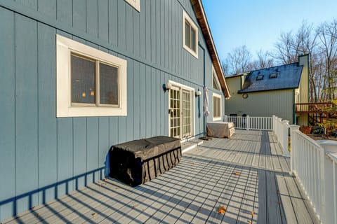 Deck | Gas Grill (Propane Provided)