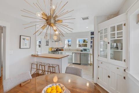 PORTER proudly presents Downtown Crown—a beautifully renovated home in the heart of Downtown Flagstaff, ideal for a friends' retreat.