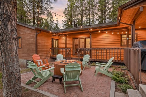 Welcome to Luna's Lighthouse by PORTER, your cozy cabin in the sought-after Cheshire subdivision!