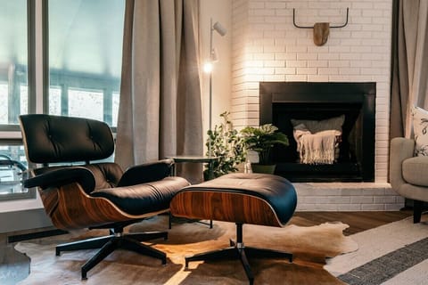 Take a break and chill on this comfy lounge chair.