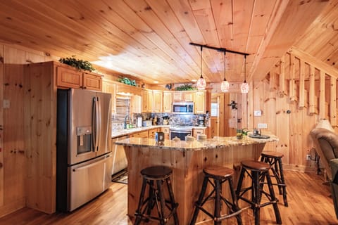 “Cook up comfort in the heart of the mountains 🌄🍲