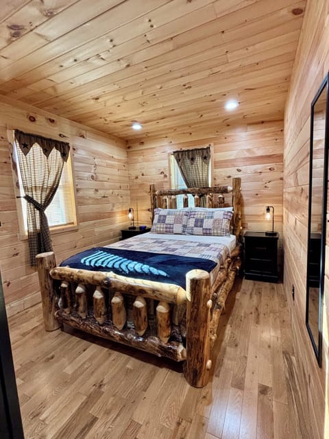 Enjoy this beautiful queen size log bed, while relaxing in the cozy bedroom.