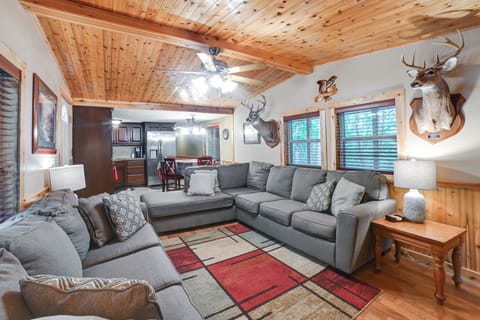 Living Room | Smart TV | Free WiFi | Single-Story Home