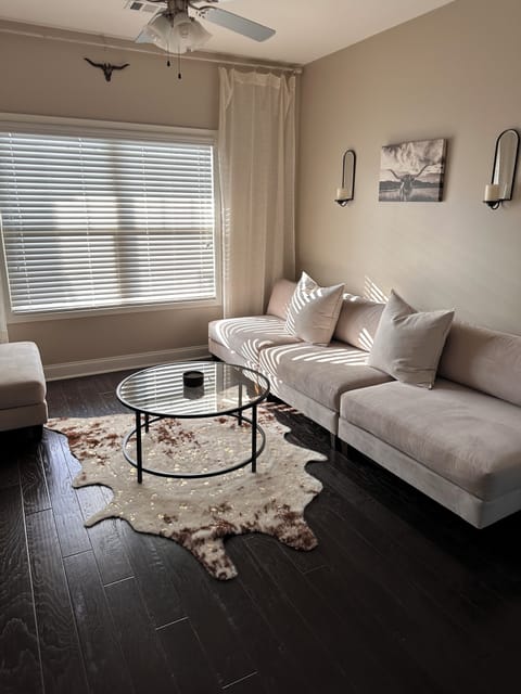 Formal living area is simple and fresh! 