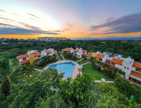 a single home in a total of 6 houses complex with a shared pool