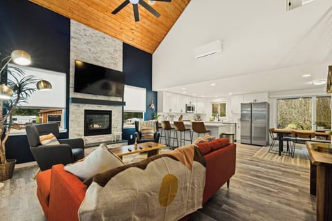 Modern and cozy interiors that are inviting with plenty of space for your friends and family to enjoy. A large gas burning indoor fireplace to keep you warm and enjoy a book or two