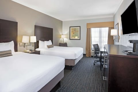 2 Queen beds