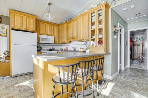 Kitchen | Cooking Basics | Spices | Coffee Maker | Toaster | Main Level