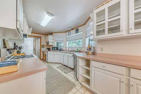 Kitchen | 1st Floor | Cooking Basics | Dishwasher | Refrigerator