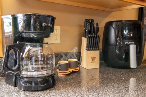 Cozy Bear Cove's kitchen items