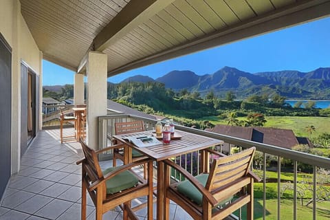 Enjoy al-fresco dining on the lanai with scenic Hanalei Bay and mountain views.