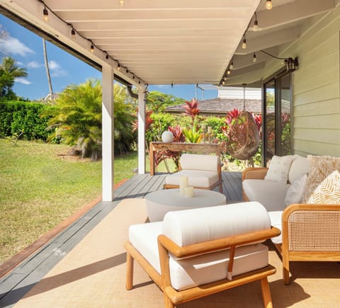 Sit and relax on the covered lanai with beautiful tropical surroundings