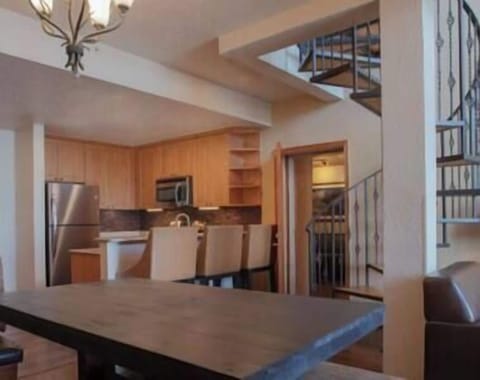 865e558d 1b16 48a1 91a8 38b68352599c