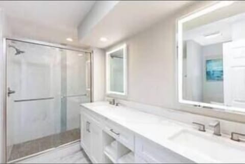 8aa4d5df 4b61 4a58 b3ef 267eaaa3f872