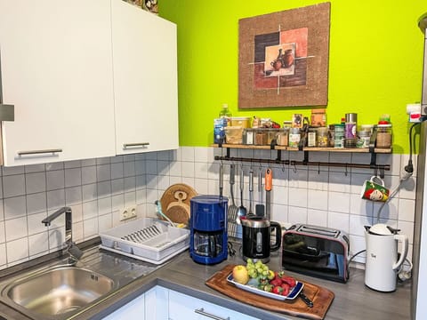 Kitchen Appliance, Kitchen, Countertop, Major Appliance, Interior Design, Furniture, Kitchen Sink, Small Appliance, Cabinetry, Lighting