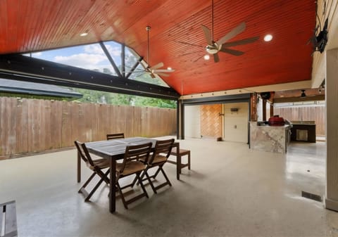 Outdoor dining