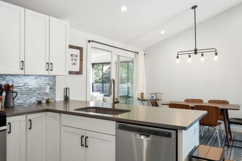 Dishwasher, fully equipped kitchen