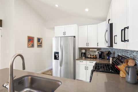 Kitchen range, ice maker, coffee pot