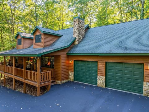 Welcome to the Bear's Den Lodge!