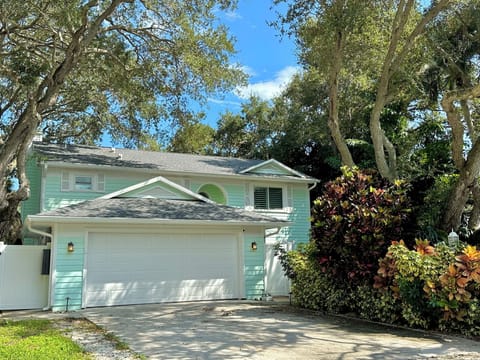 Charming Ocean Oaks